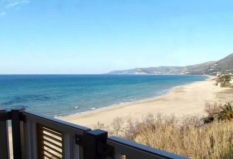 バルコニー付きスタンダードトリプルルーム, E Residence Il Faro Acciaroli