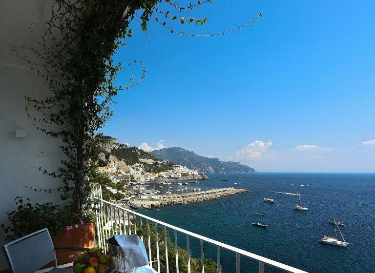 オーシャンビュースーペリアールーム, Miramalfi