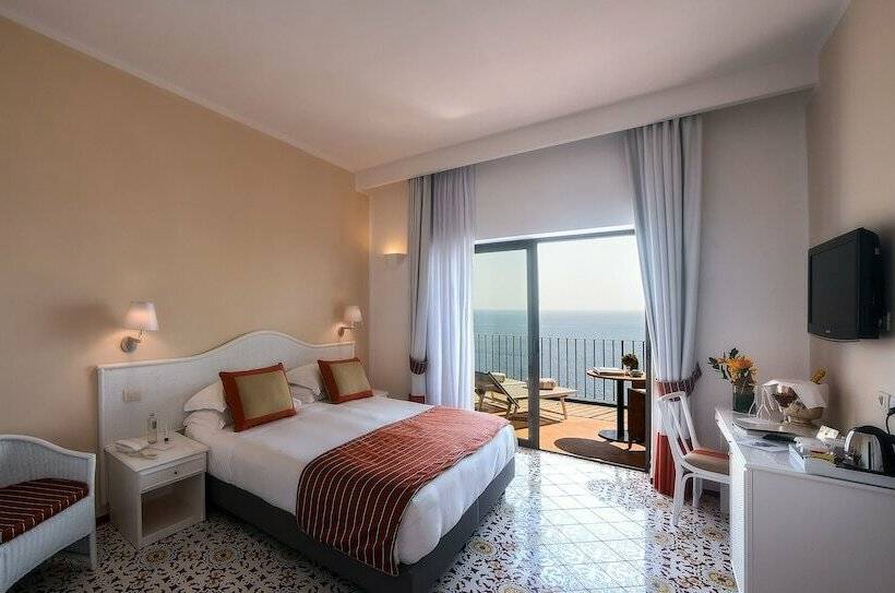 Номер Deluxe Вид на Море, Miramalfi