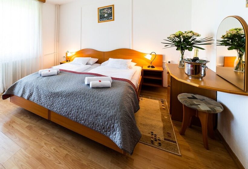 חדר סופריור, Napfeny