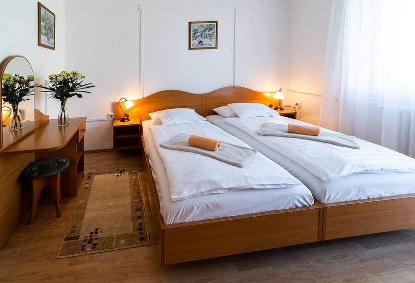 חדר סופריור, Napfeny