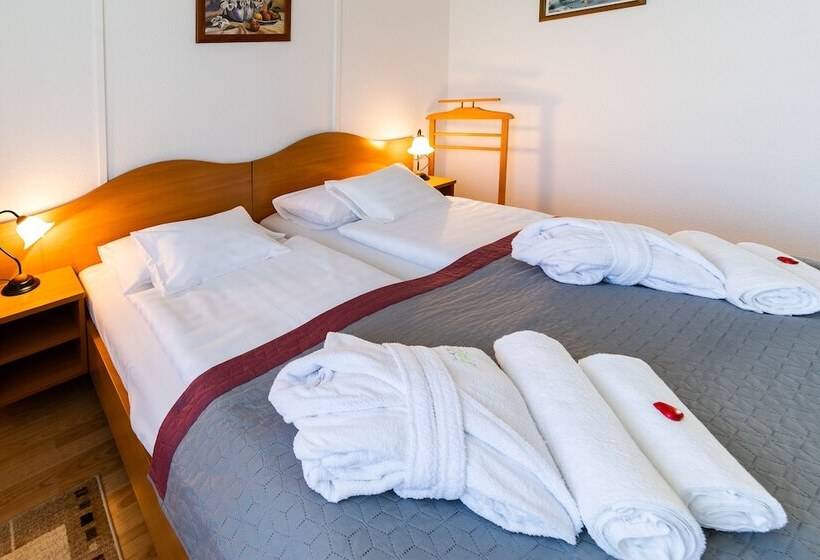 חדר סופריור, Napfeny