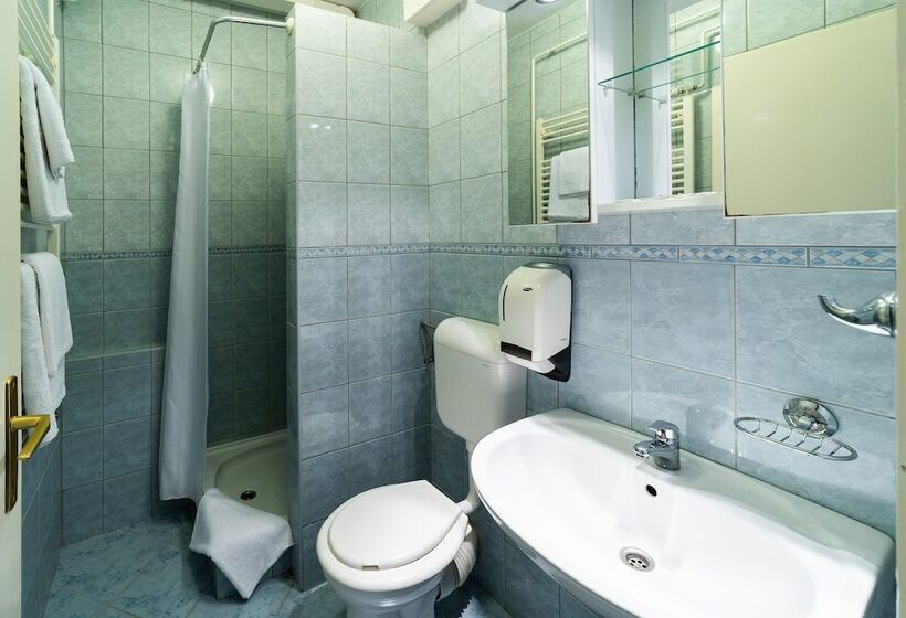 חדר סופריור לשלושה, Napfeny