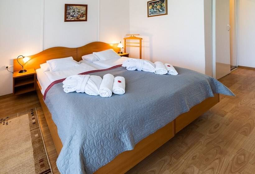 חדר סופריור, Napfeny