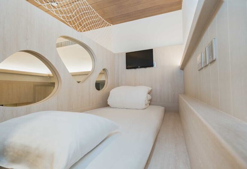 اتاق خانوادگی, Nathan