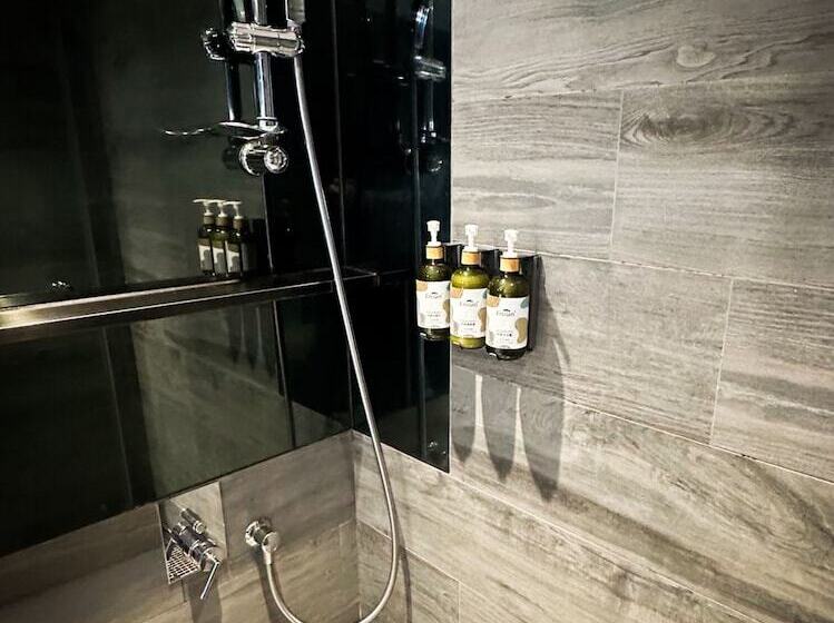 اتاق استاندارد, Nathan