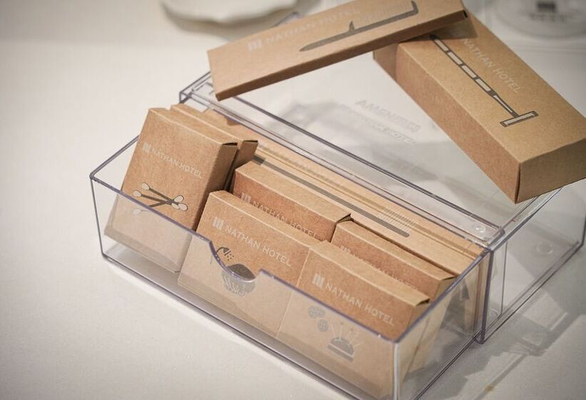 اتاق خانوادگی, Nathan