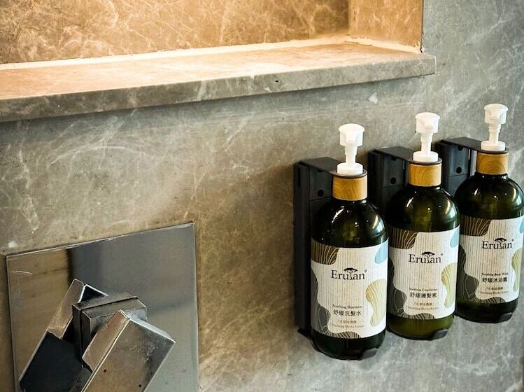 اتاق استاندارد, Nathan