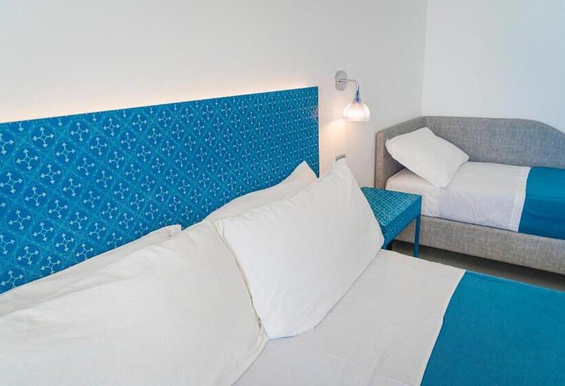 غرفة عائلية مطلّة علي البحر, Orsa Maggiore