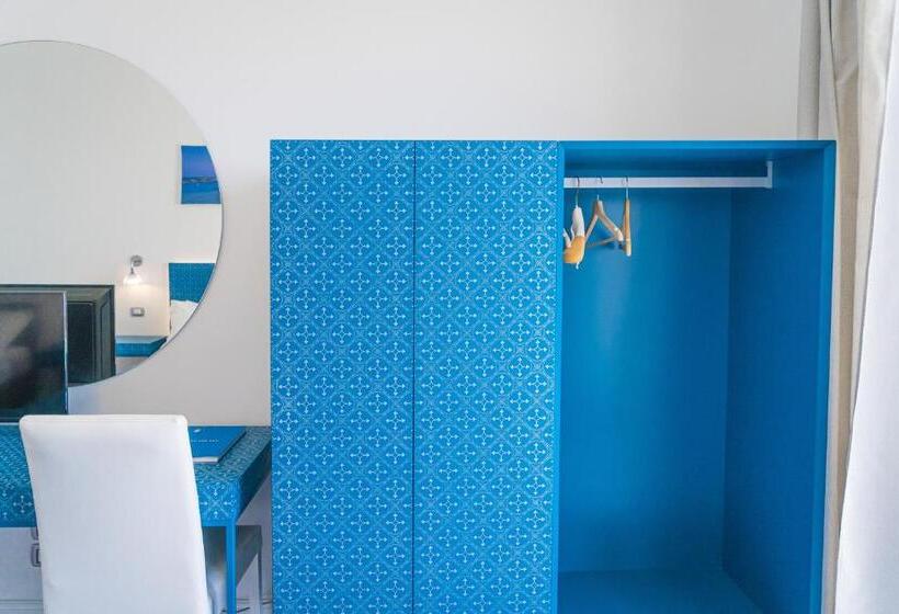 غرفة عائلية مطلّة علي البحر, Orsa Maggiore