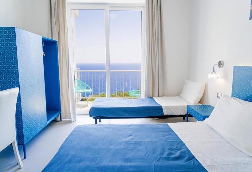 غرفة عائلية مطلّة علي البحر, Orsa Maggiore