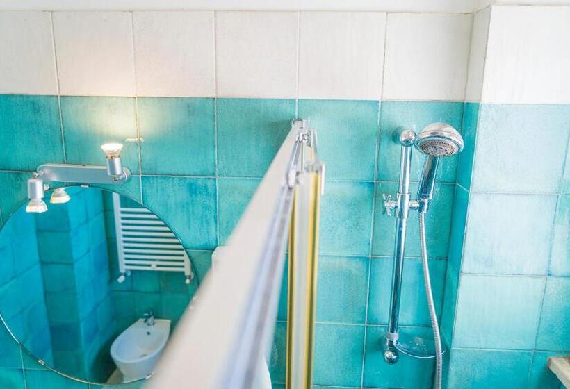 غرفة عائلية مطلّة علي البحر, Orsa Maggiore