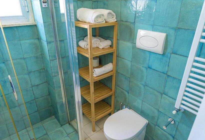 غرفة عائلية مطلّة علي البحر, Orsa Maggiore