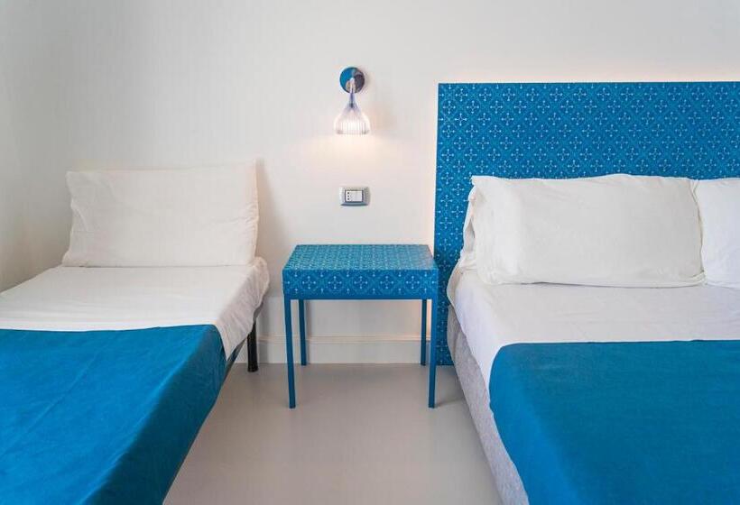 غرفة عائلية مطلّة علي البحر, Orsa Maggiore