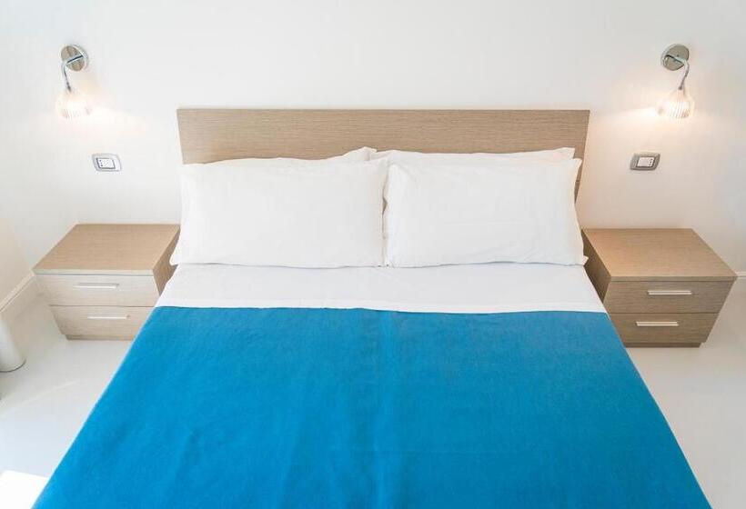 غرفة قياسية مطلّة علي البحر, Orsa Maggiore