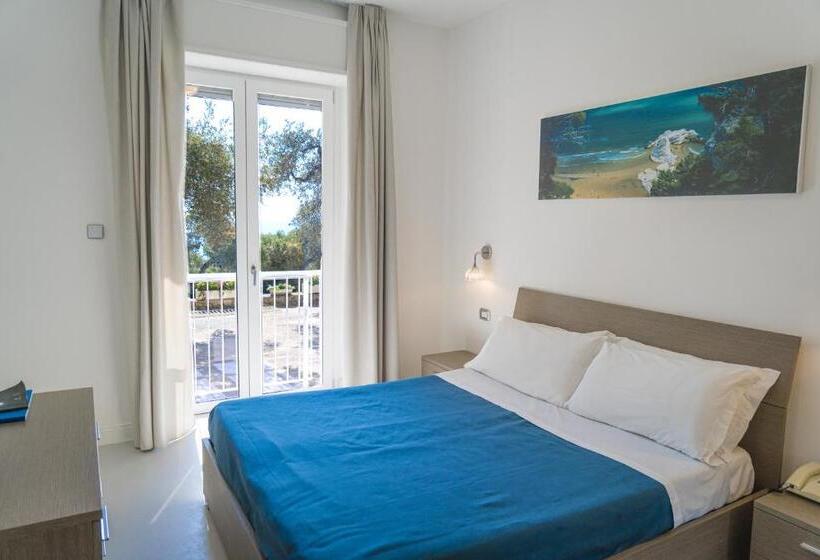 غرفة قياسية مطلّة علي البحر, Orsa Maggiore