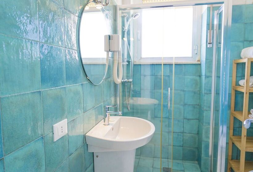 غرفة عائلية مطلّة علي البحر, Orsa Maggiore