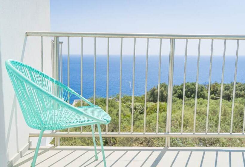 غرفة عائلية مطلّة علي البحر, Orsa Maggiore