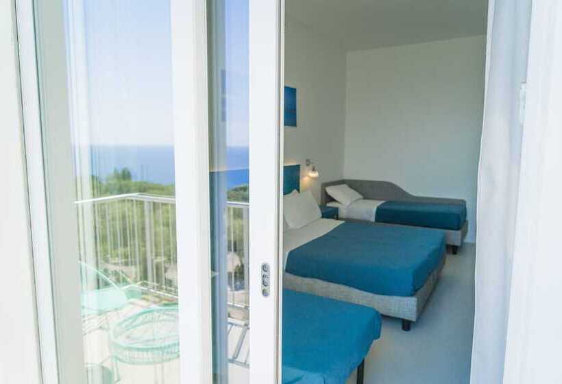 غرفة عائلية مطلّة علي البحر, Orsa Maggiore