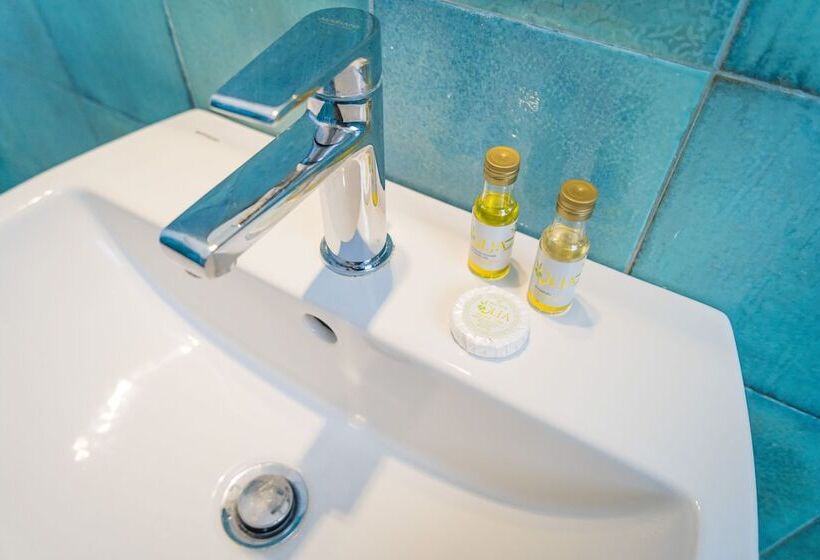 غرفة عائلية مطلّة علي البحر, Orsa Maggiore