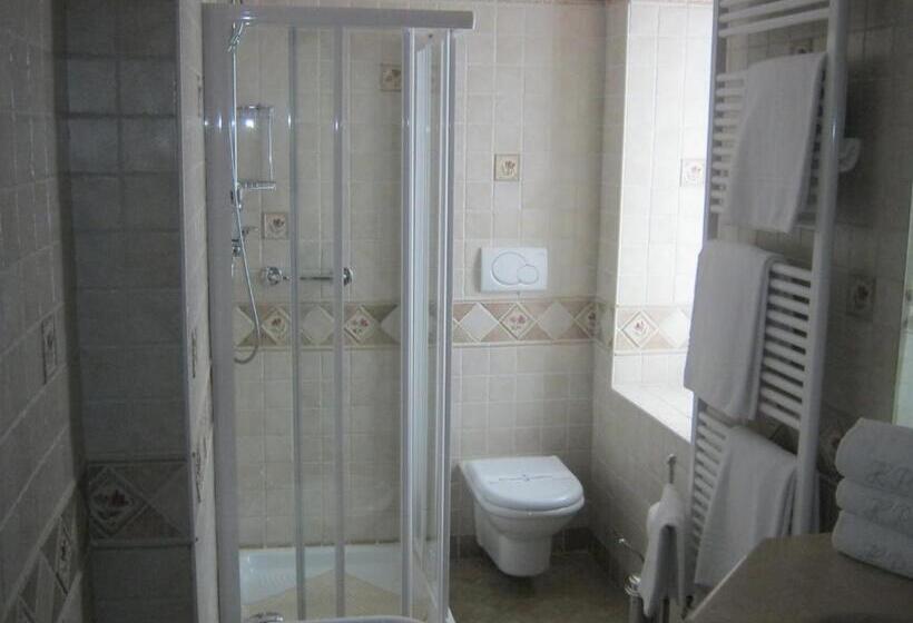 חדר סטנדרט לשלושה, Paradiso