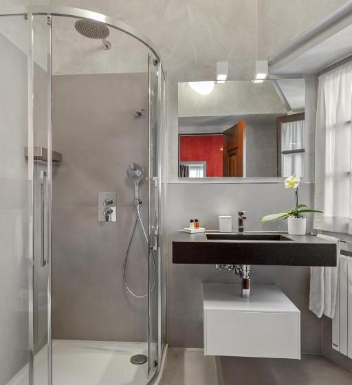 חדר סטנדרט, Pironi