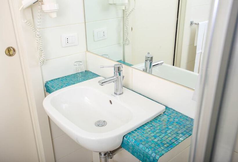 标准单人间, Punta Negra