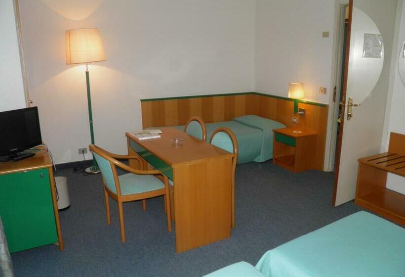 חדר סטנדרט לשלושה, Ramoverde