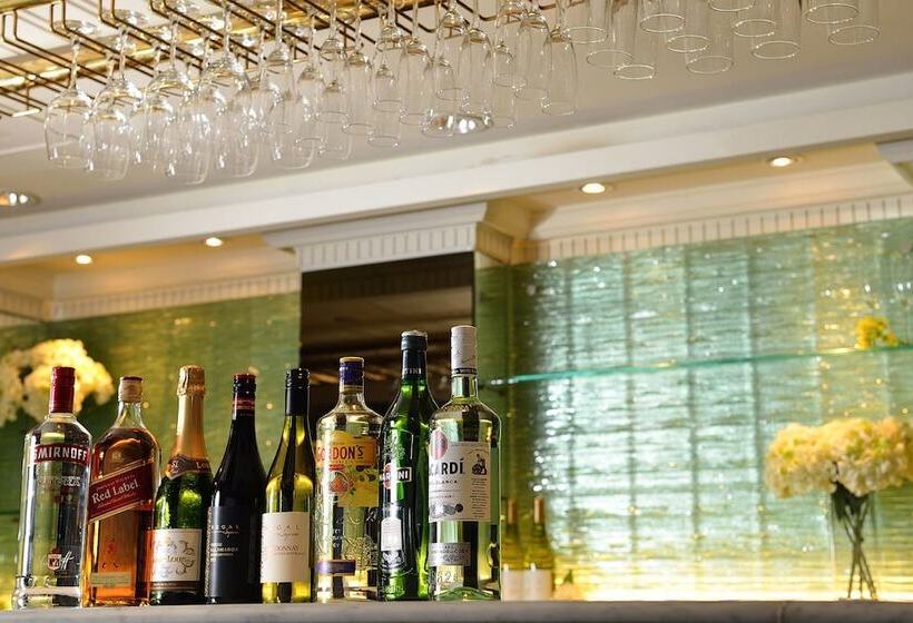 غرفة تنفيذية, Regal Kowloon