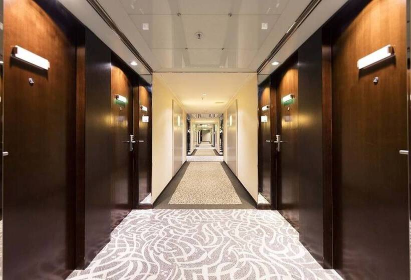 غرفة عائلية, Regal Kowloon