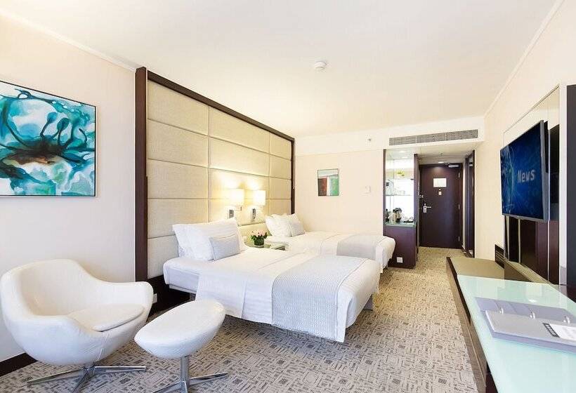 غرفة تنفيذية, Regal Kowloon