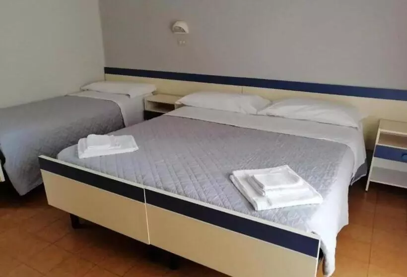 Standard Kolmen Hengen Huone Parveke, Residence Ponente