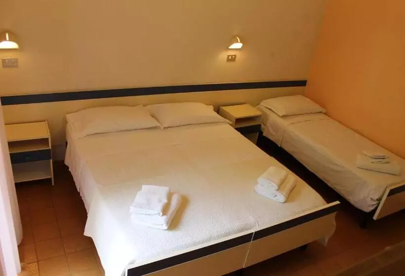 Standard Kolmen Hengen Huone Parveke, Residence Ponente