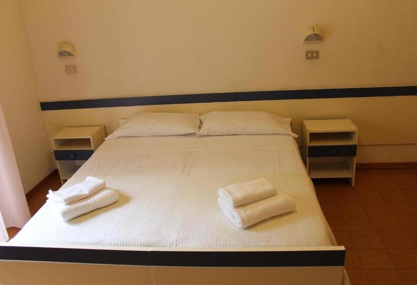 اتاق خانوادگی تودرتو, Residence Ponente