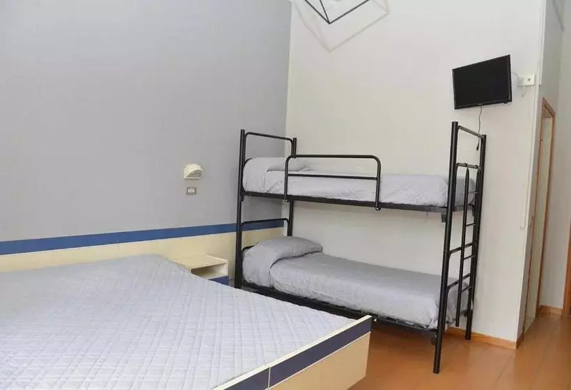 Standard Neljän Hengen Huone Parveke, Residence Ponente