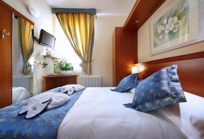 Номер Basic, Ristorante Toscana