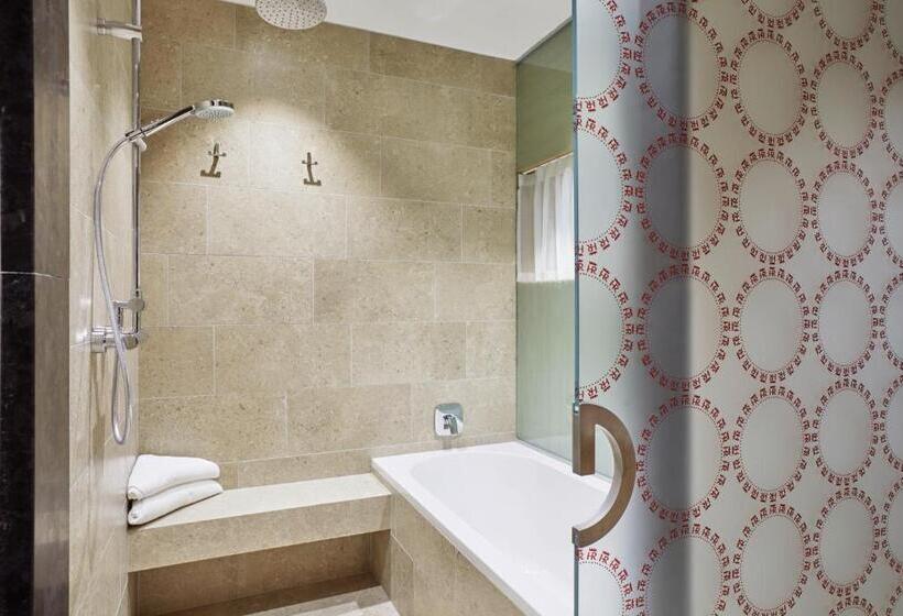 景色の見えるスイートルーム, Rudolf