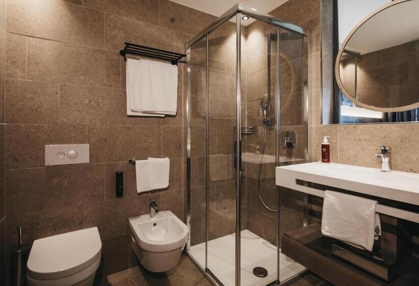 デラックスルーム, Rudolf