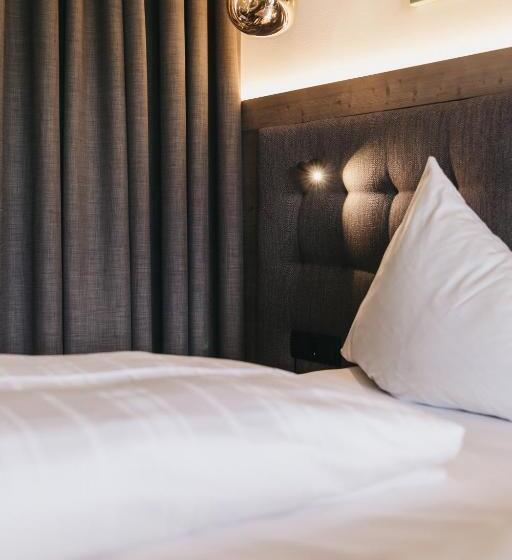 デラックスルーム, Rudolf