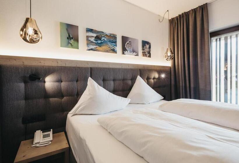 デラックスルーム, Rudolf