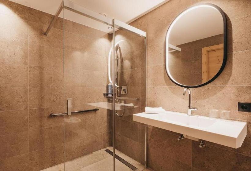 エコノミー4人部屋, Rudolf