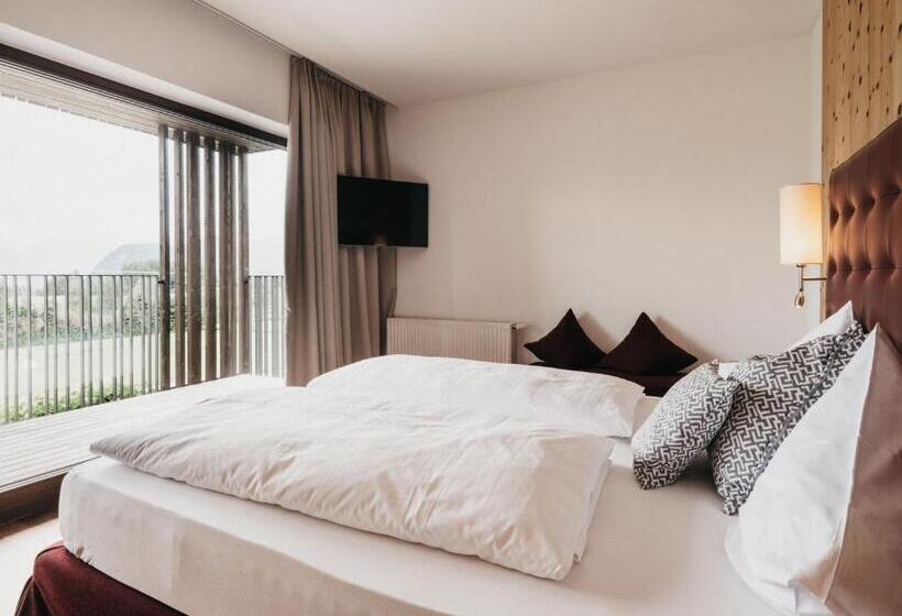 エコノミー4人部屋, Rudolf