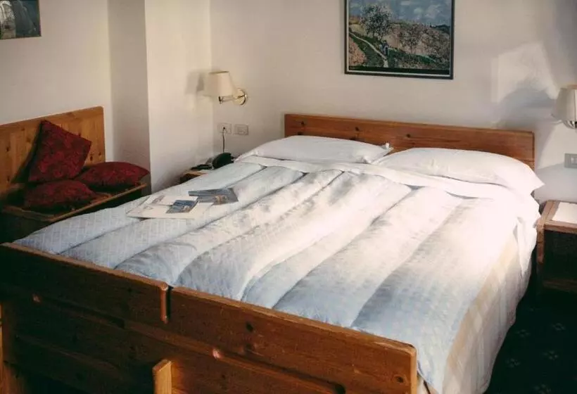 Standard Kolmen Hengen Huone, Sporthotel Europa Sul Lago