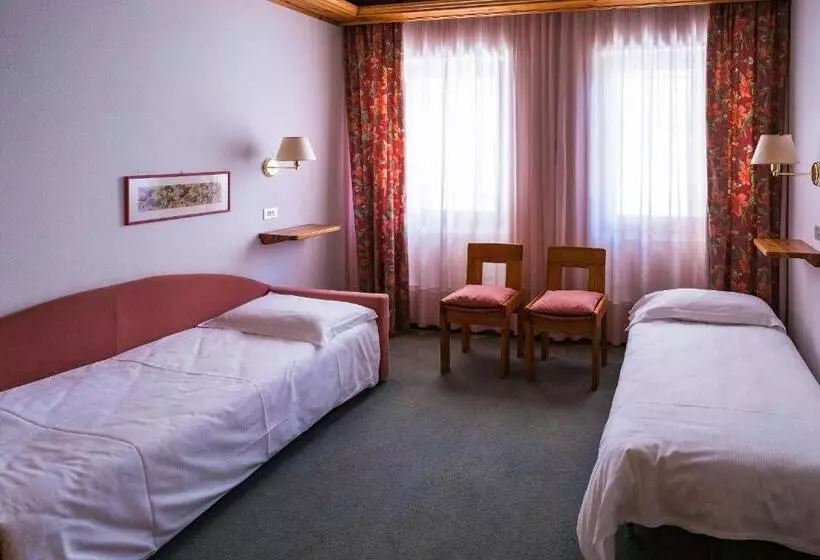Perhehuone, Sporthotel Europa Sul Lago