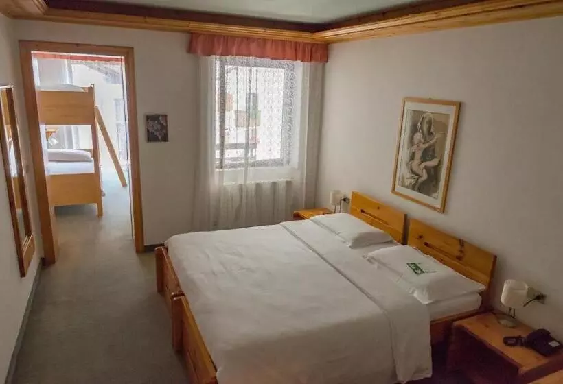 Perhehuone, Sporthotel Europa Sul Lago