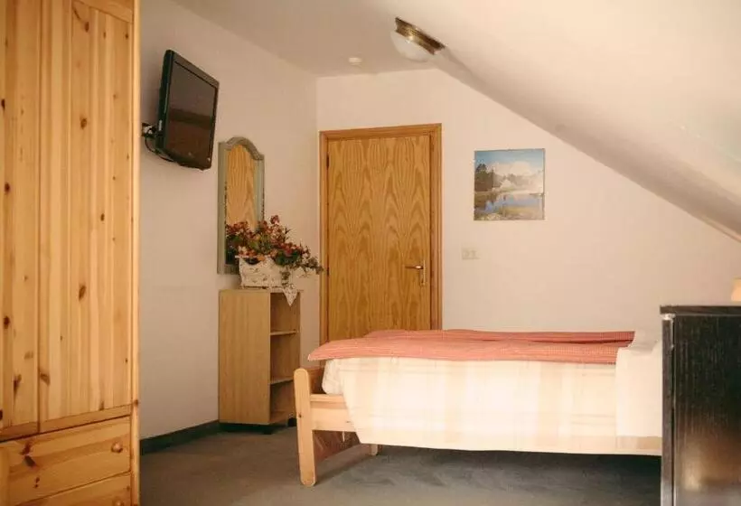 Economy Triple Room, Sporthotel Europa Sul Lago