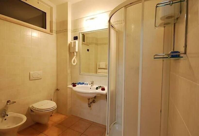 חדר משפחתי נוף לים, Sporting