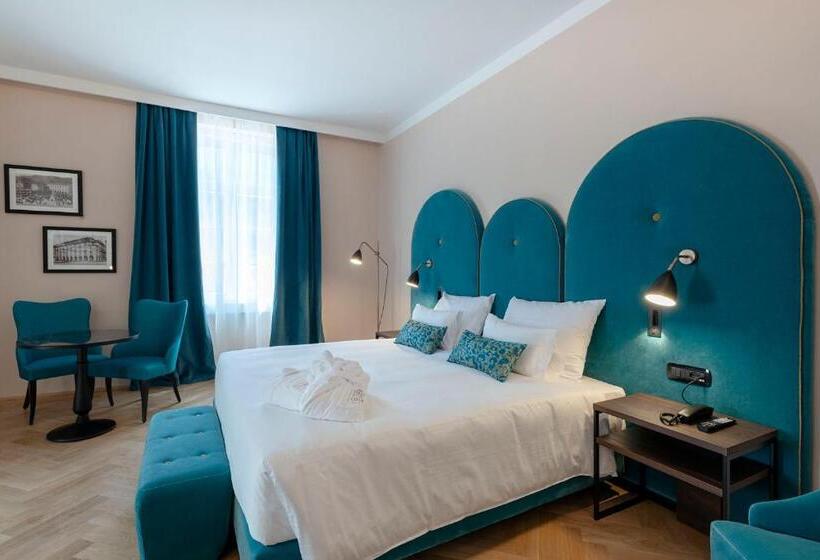 سوییت جونیور, Stadt Hotel Città