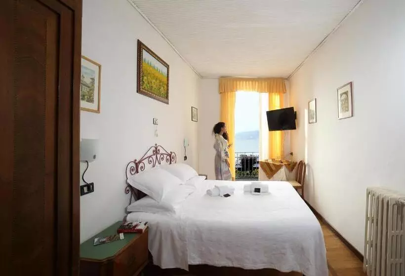 Standardzimmer mit Seeblick, Suisse