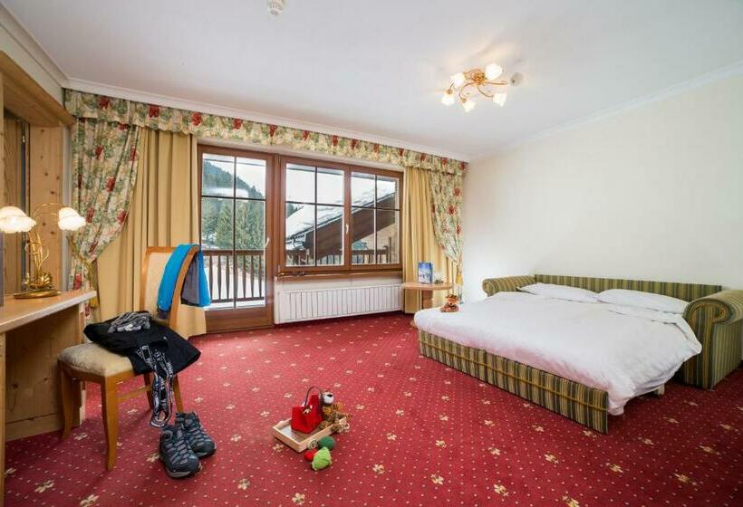 スーペリアの4人部屋, Th Corvara Greif